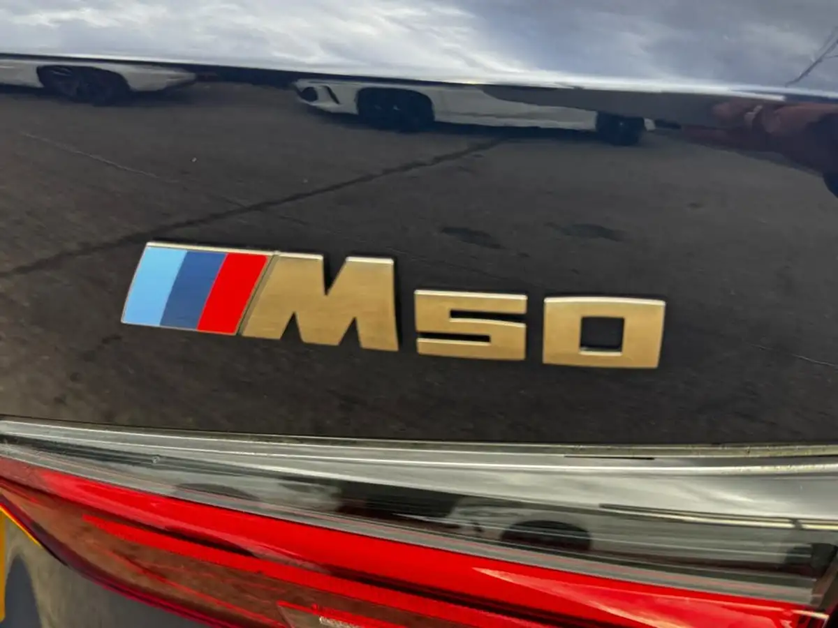 2022-bmw-i4-e-m50-big-10