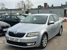 2015-skoda-octavia-16tdi-elegance-hatchback-dsg-small-4