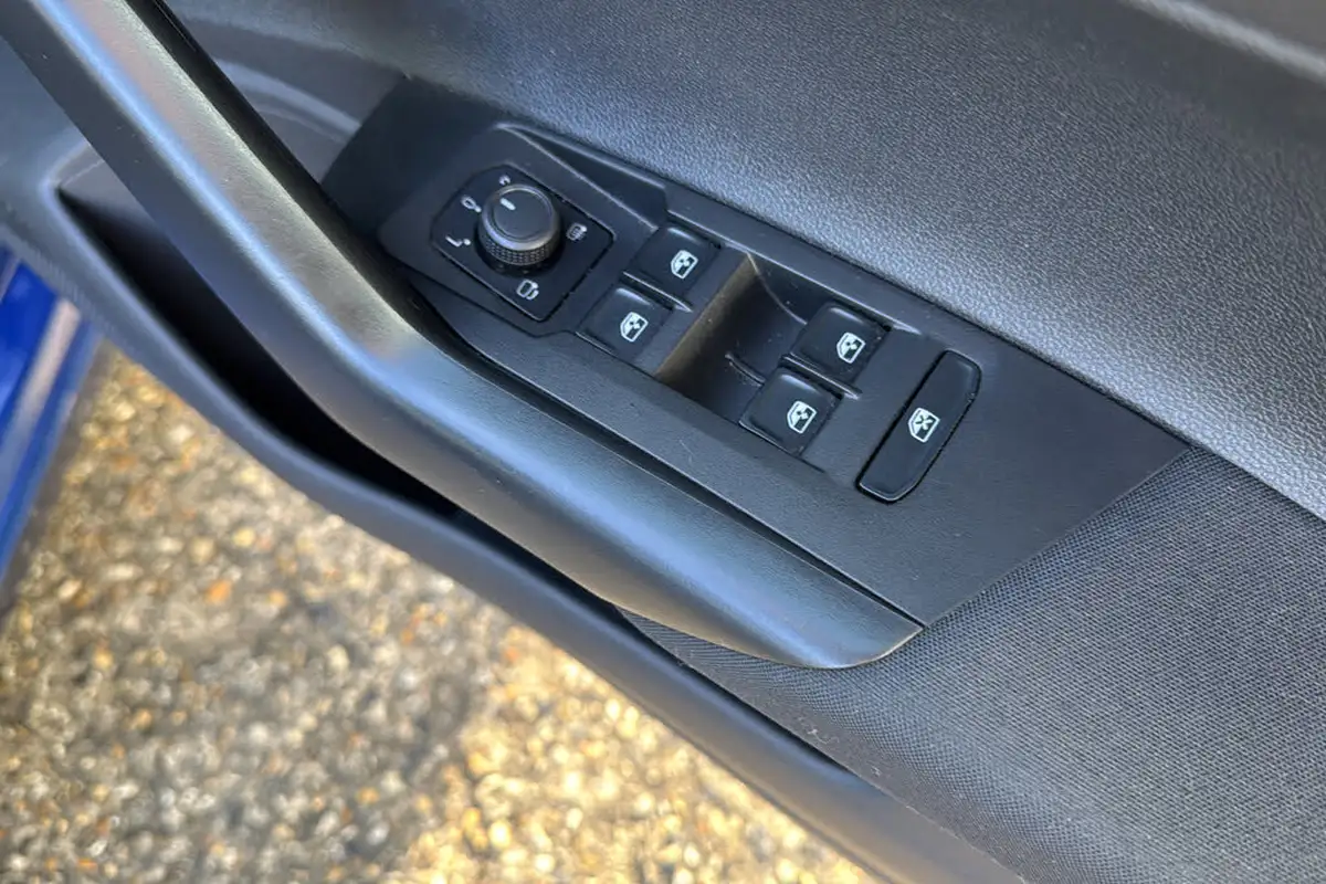2023-volkswagen-polo-10-tsi-life-dsg-big-30