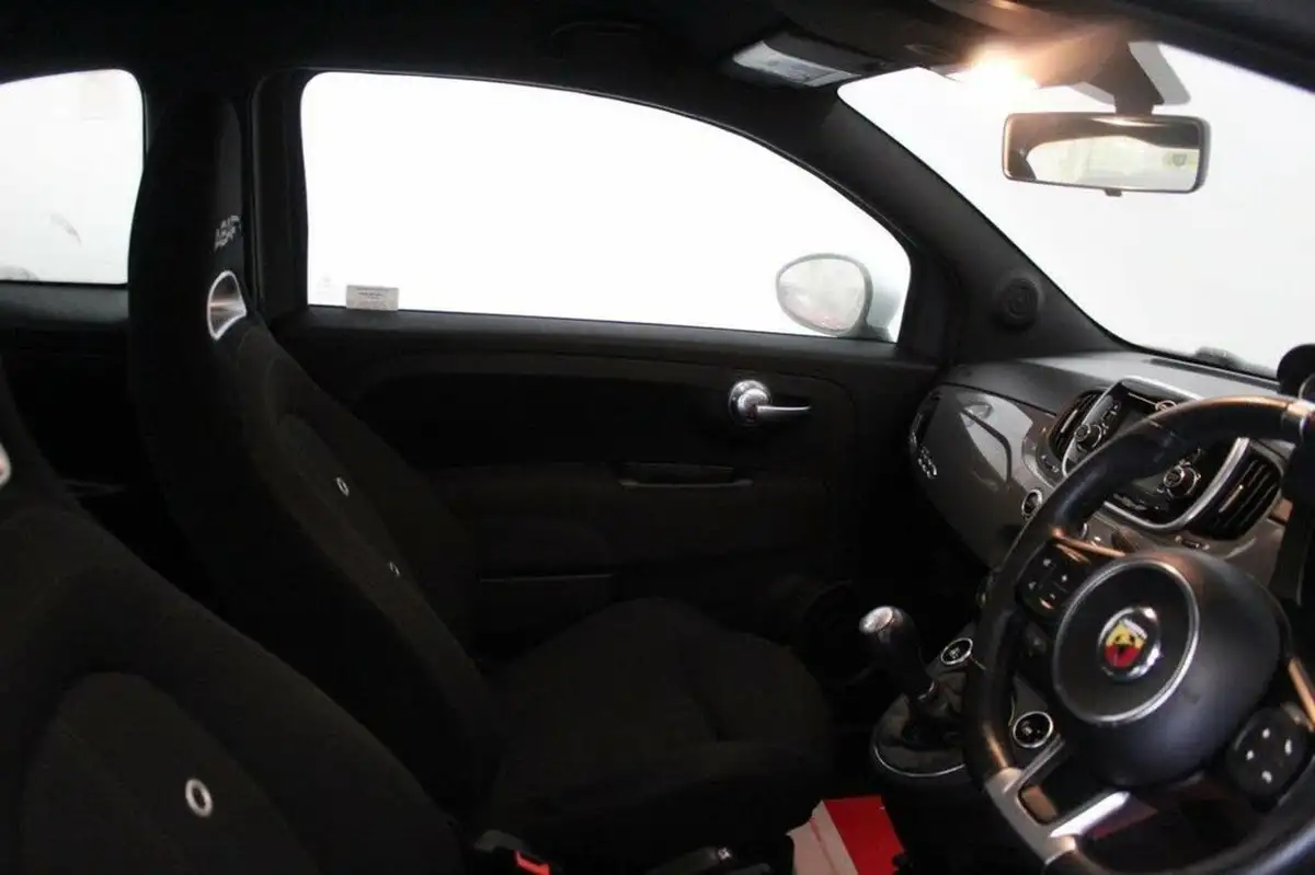 2016-abarth-595-14-tjet-big-18