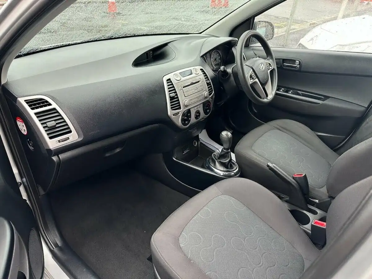 2011-hyundai-i20-14-comfort-5d-big-20