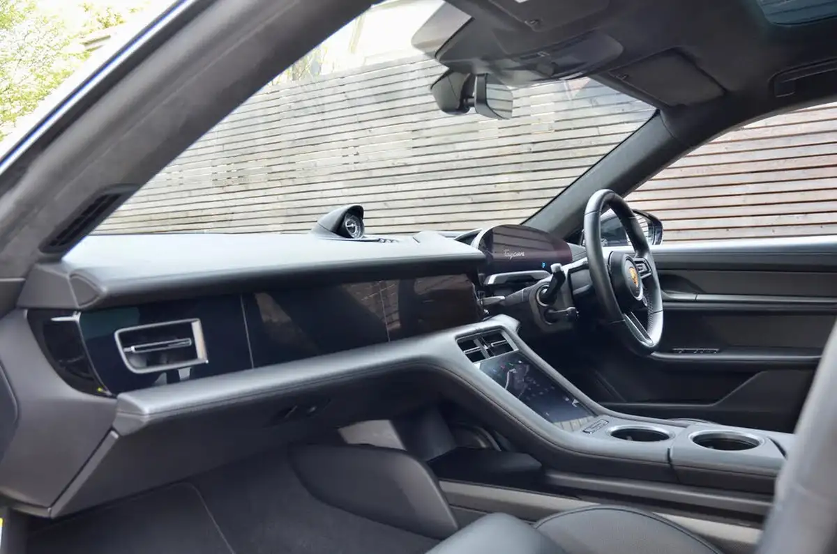 2021-porsche-taycan-e-turbo-s-performance-battery-plus-big-39