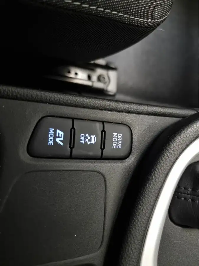 2022-toyota-yaris-15-vvt-i-design-big-16