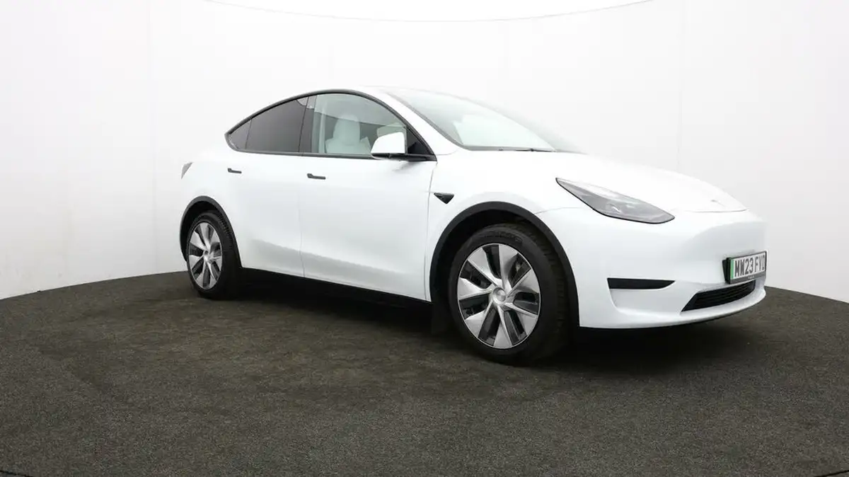 2023-tesla-model-y-e-rwd-big-40