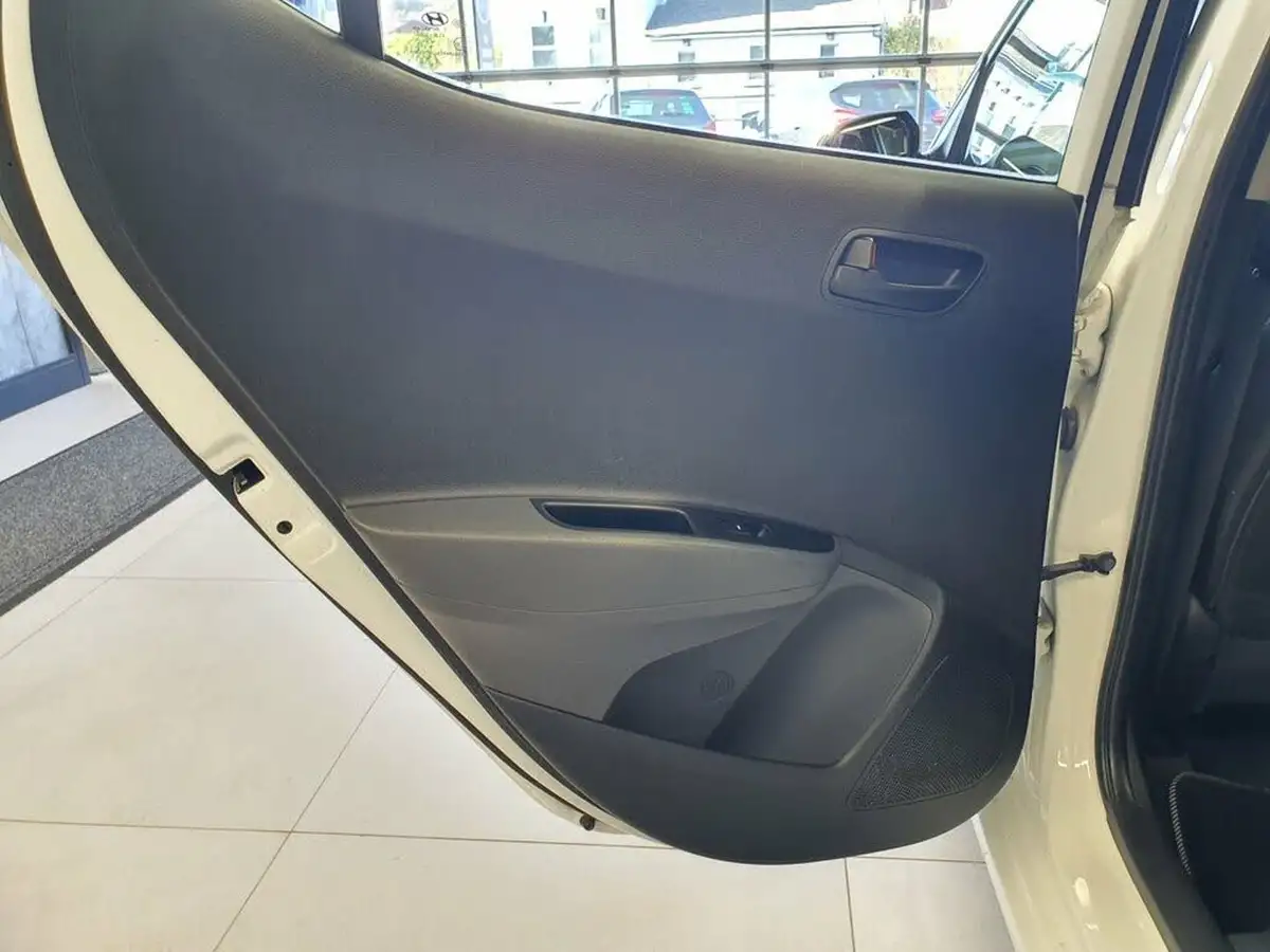 2018-hyundai-i10-12-se-big-28