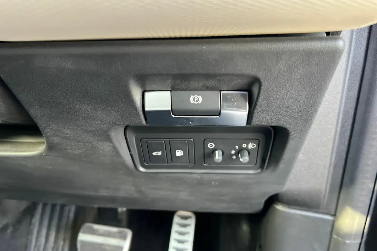 2022-land-rover-discovery-sport-15-p300e-urban-edition-big-21