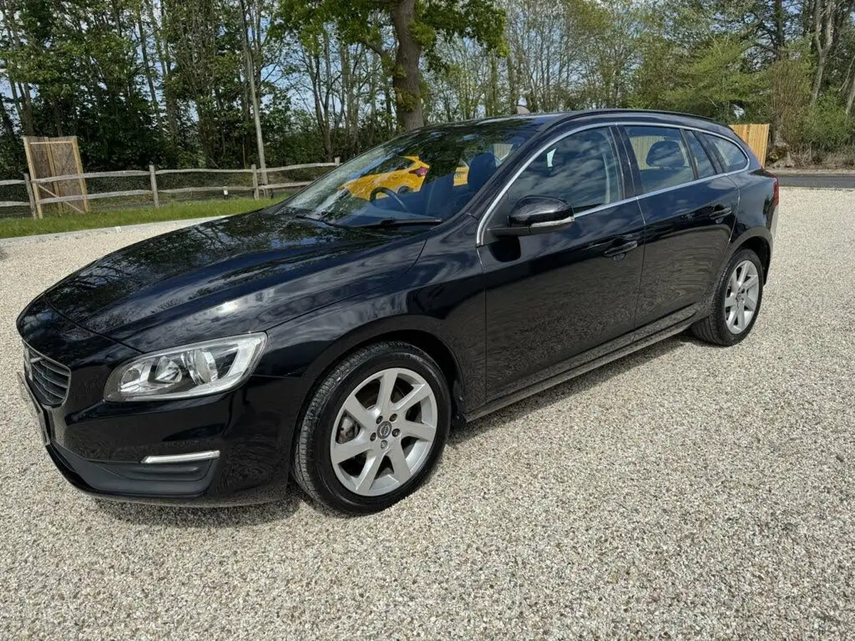 2015-volvo-v60-16td-d2-se-nav-powershift-big-2