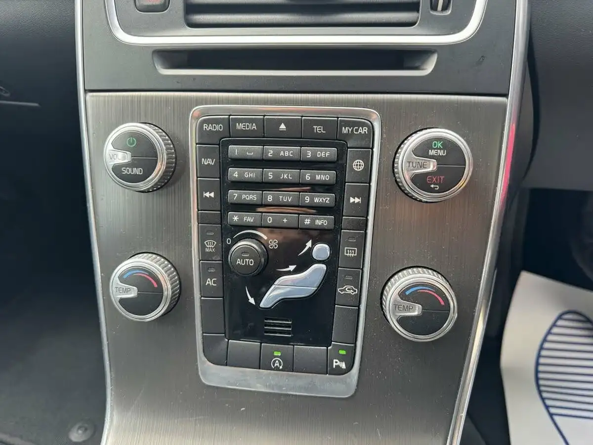 2015-volvo-v60-16td-d2-se-nav-powershift-big-26