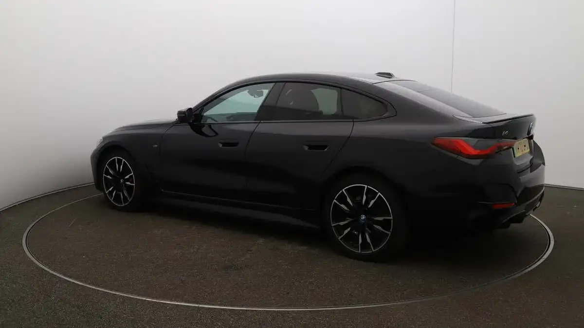 2022-bmw-i4-e-m50-big-32