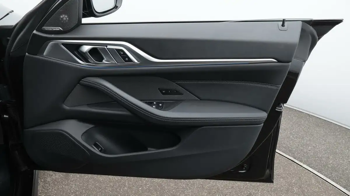 2022-bmw-i4-e-m50-big-15