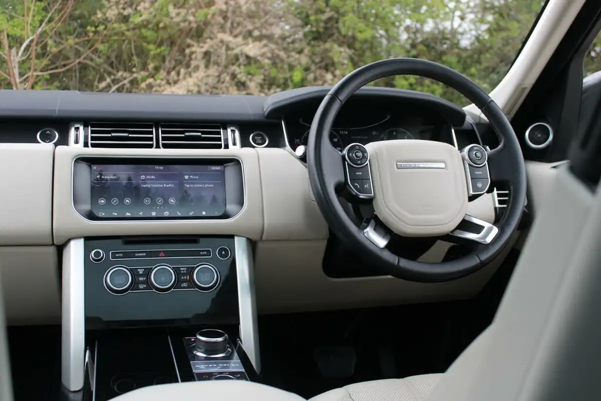 2017-land-rover-range-rover-30tdv6-vogue-259ps-4wd-big-17