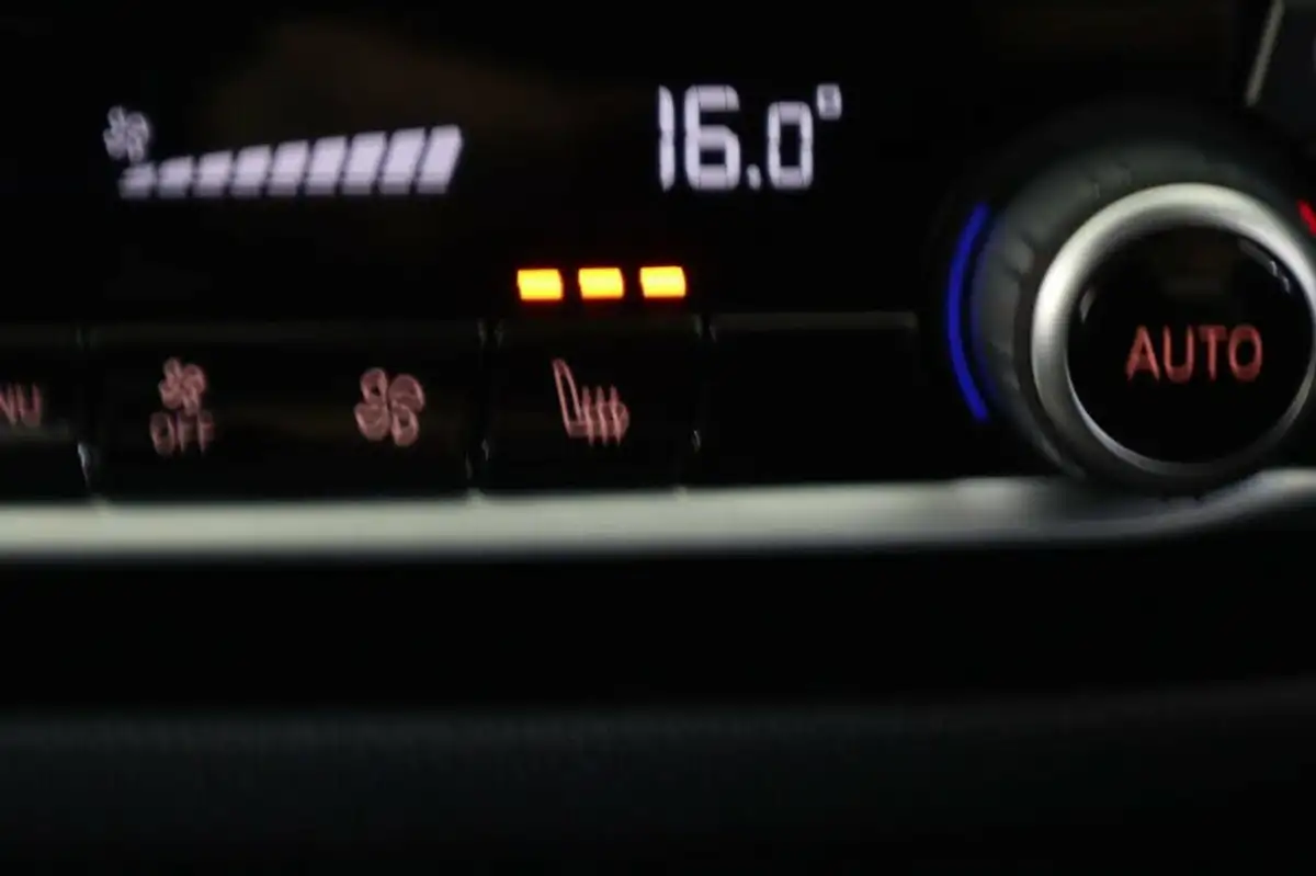 2022-bmw-5-series-20td-520d-m-sport-mht-saloon-4d-big-17
