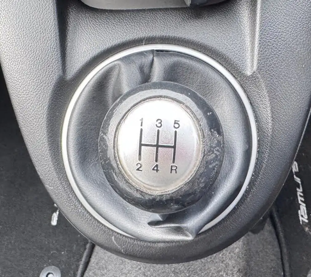2010-mazda-mazda2-13-tamura-5d-big-20