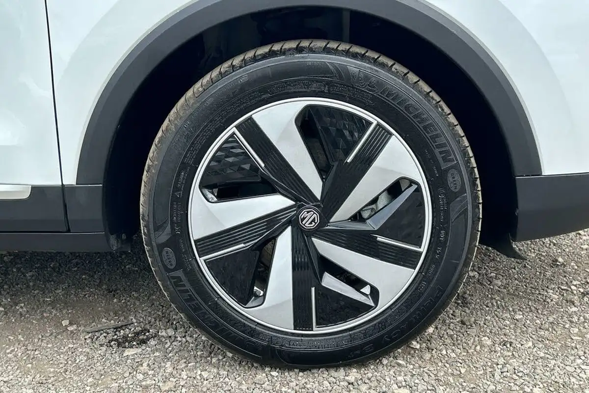 2024-mg-zs-suv-e-trophy-connect-ev-156ps-long-range-big-4