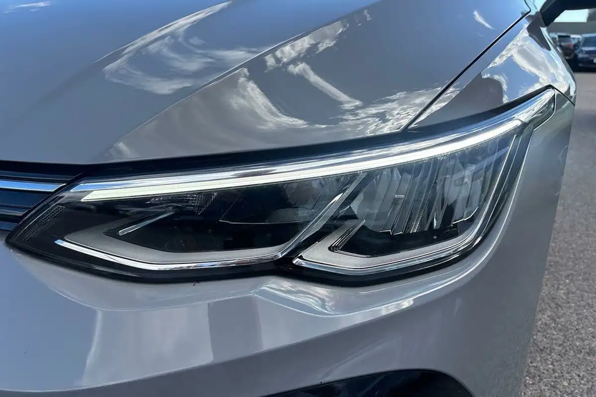 2023-volkswagen-golf-15-etsi-r-line-hatchback-big-48