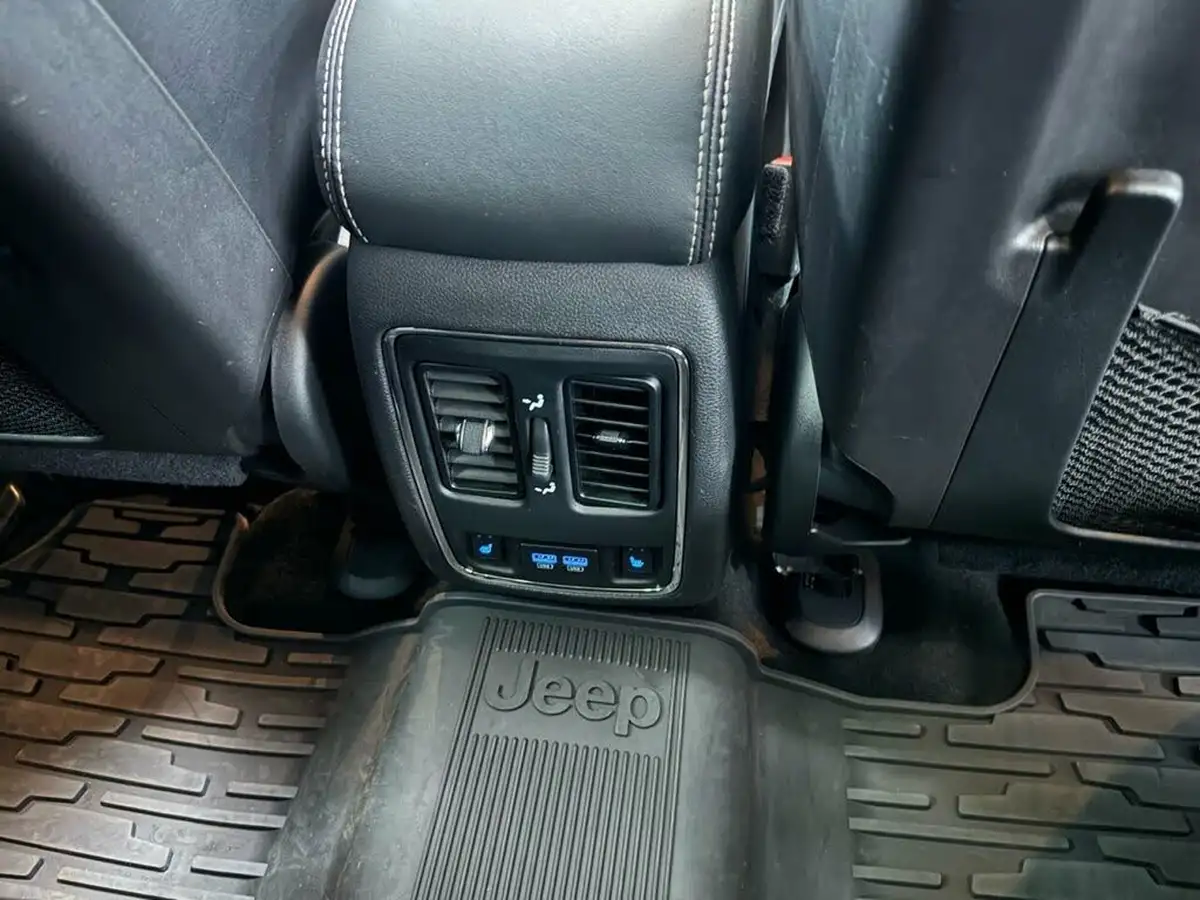 2015-jeep-grand-cherokee-30crd-overland-big-40