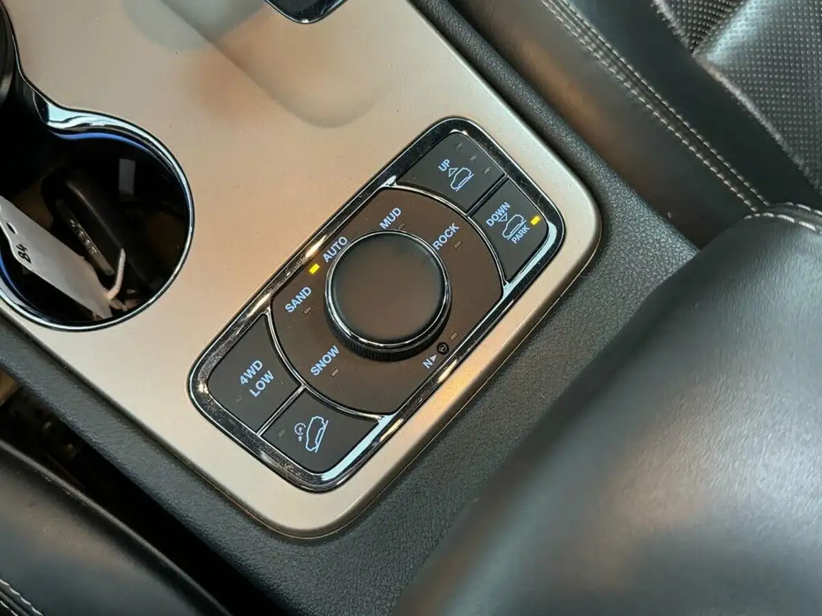 2015-jeep-grand-cherokee-30crd-overland-big-64