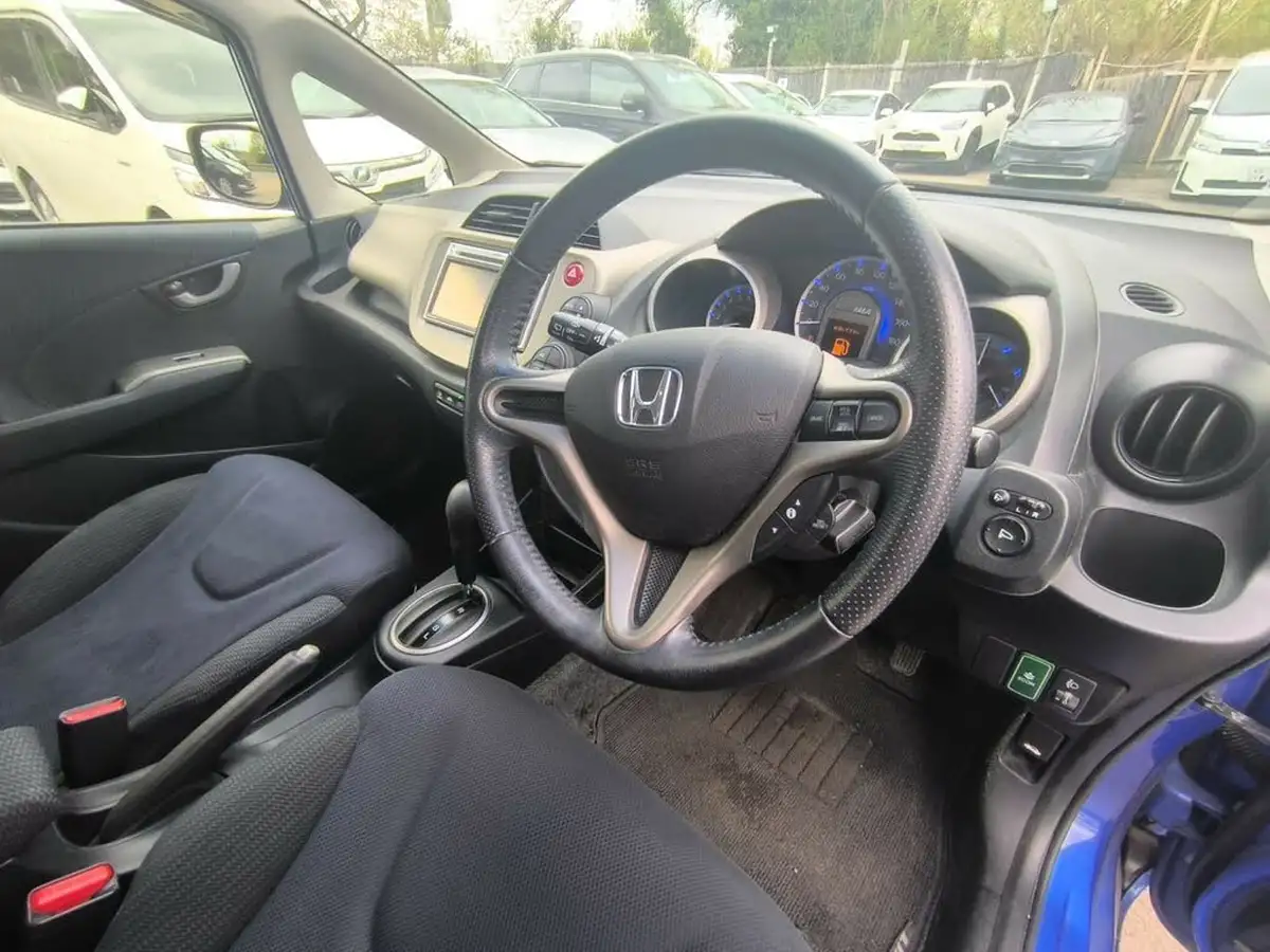2012-honda-fit-13-hybrid-jazz-big-9