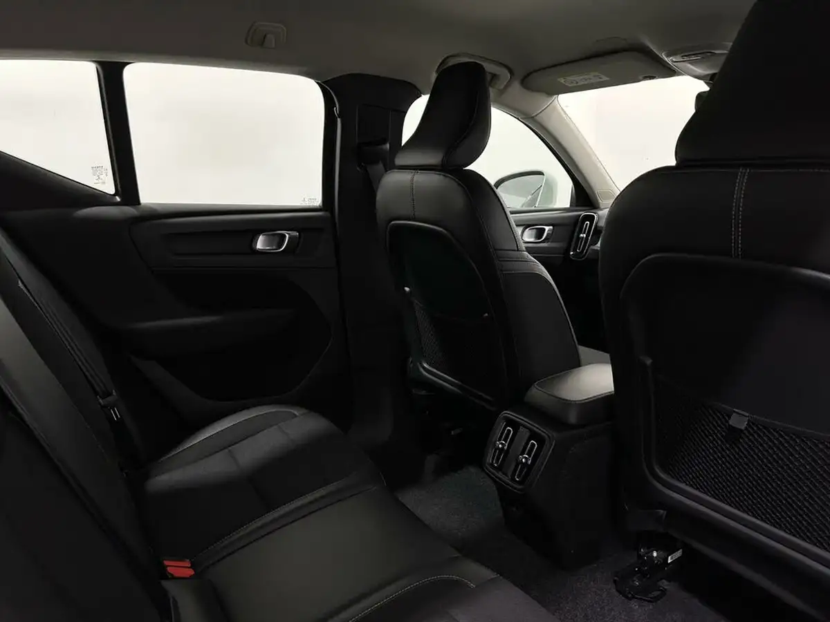 2020-volvo-xc40-20td-d3-momentum-geartronic-big-36