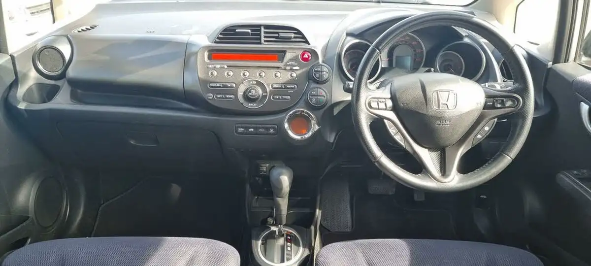 2011-honda-jazz-14-ex-cvt-big-11