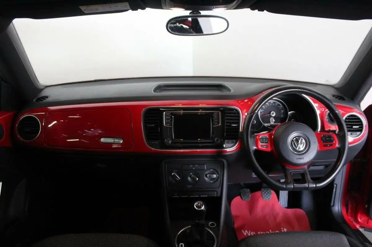 2016-volkswagen-beetle-20tdi-design-150ps-hatchback-3d-big-16