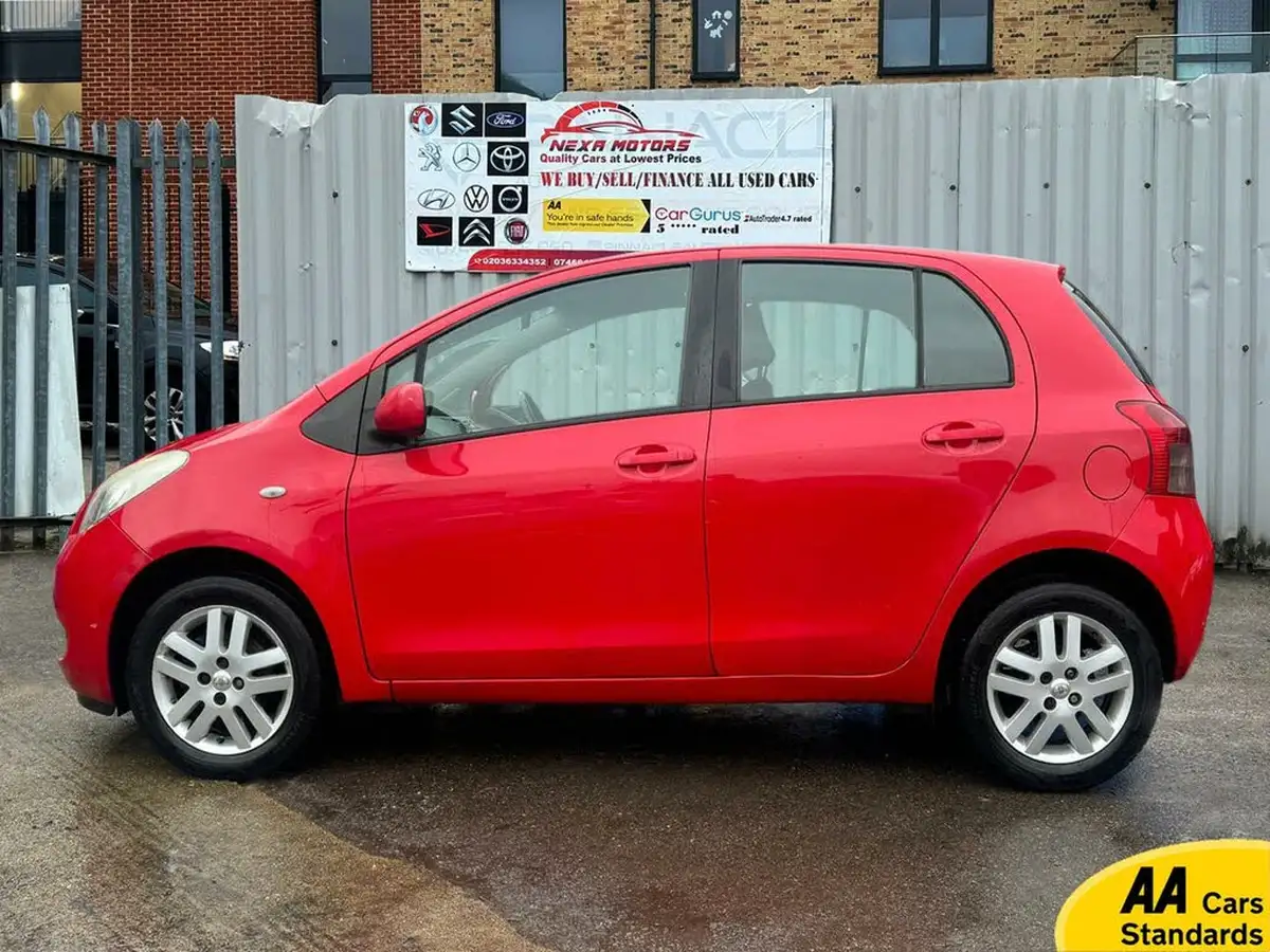 2008-toyota-yaris-10-tr-5d-big-0