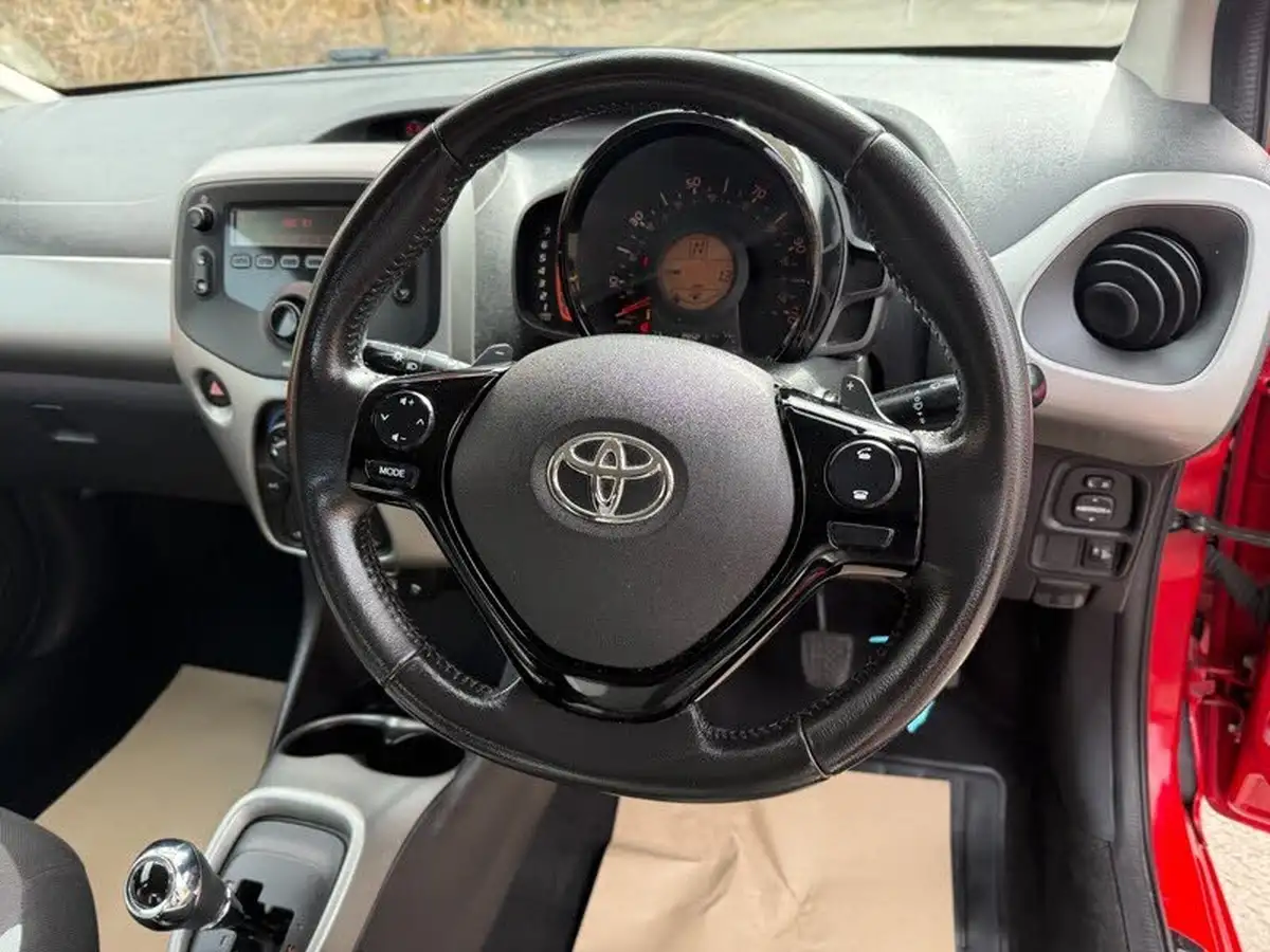 2016-toyota-aygo-10-vvt-i-x-play-71bhp-5d-x-shift-big-7