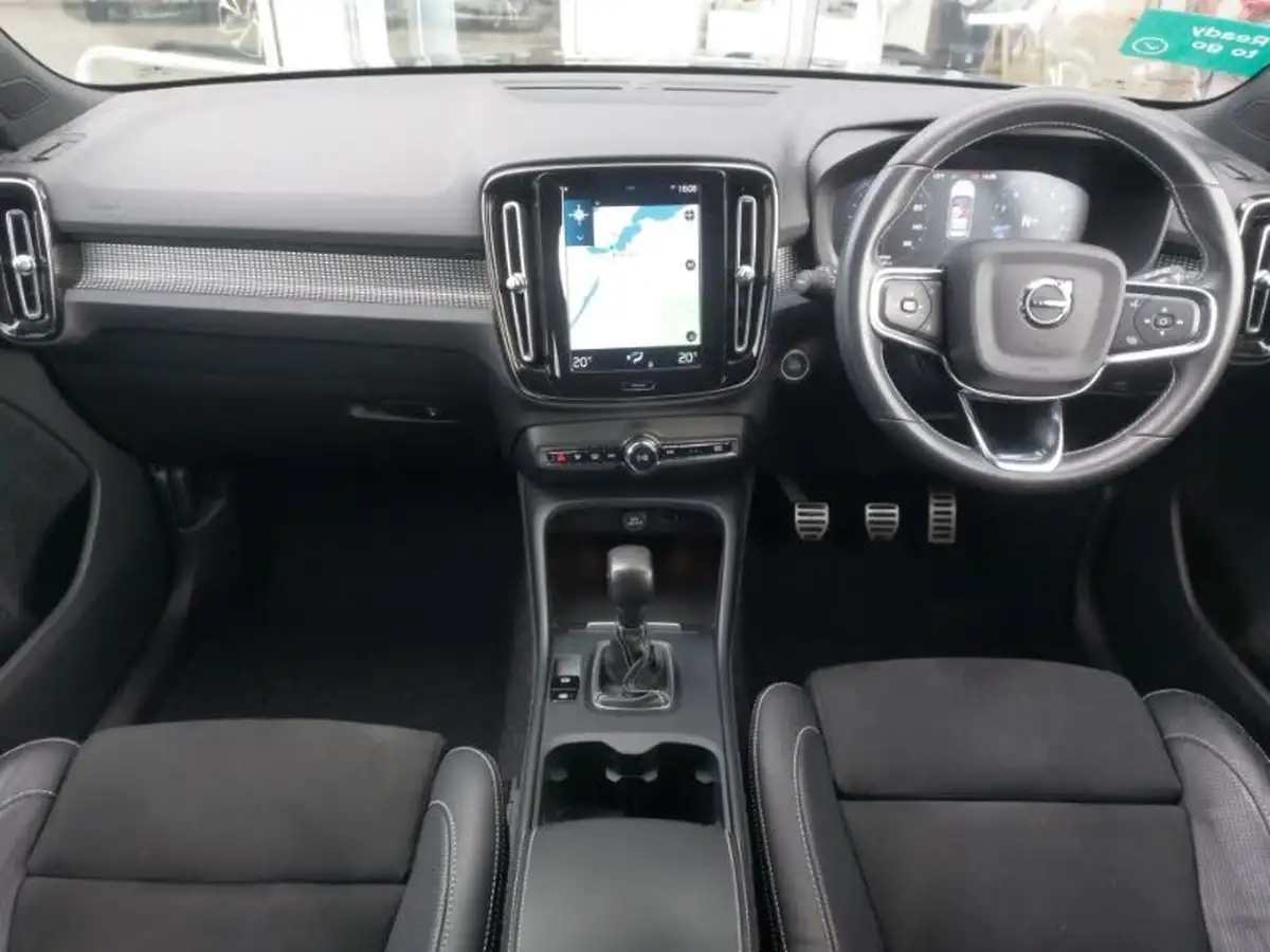 2020-volvo-xc40-15-t3-r-design-big-2