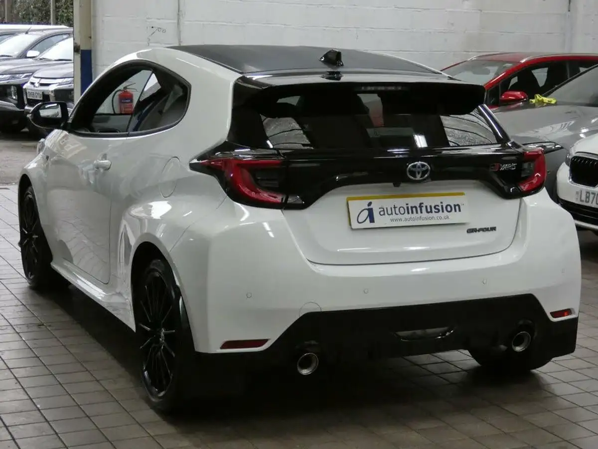 2021-toyota-yaris-16-gr-convenience-pack-big-39