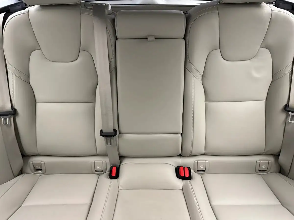 2021-volvo-xc60-20-b5-inscription-awd-big-15