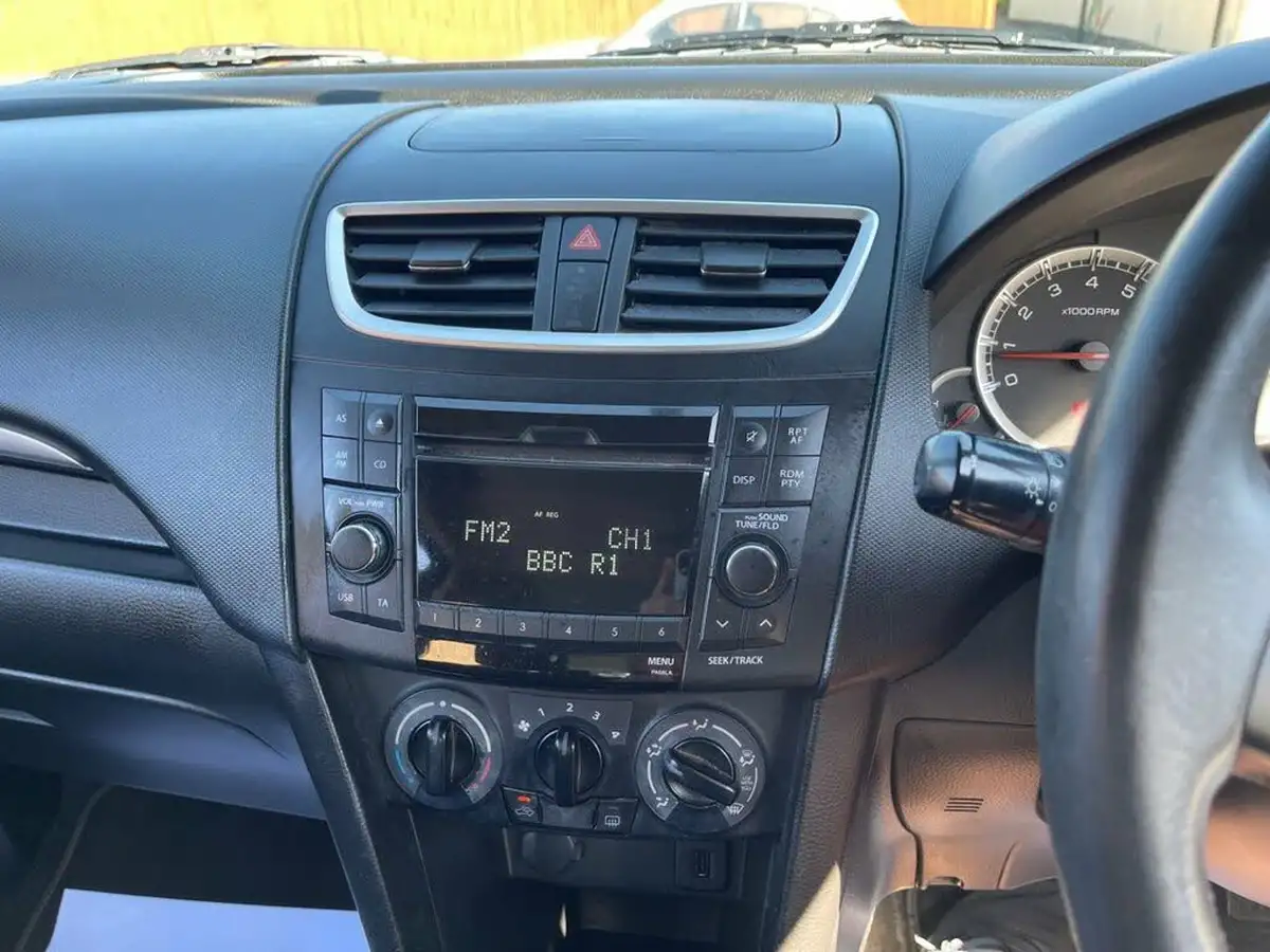 2014-suzuki-swift-12-sz2-93bhp-3d-big-17