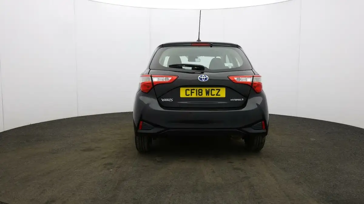 2018-toyota-yaris-15-vvt-i-icon-tech-98bhp-hybrid-1497cc-e-cvt-big-5