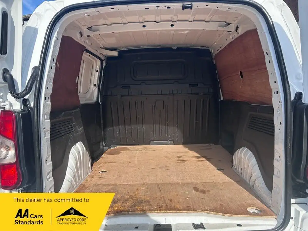 2021-vauxhall-combo-15cdti-sportive-2300-100pseu6dt-l1h1-panel-big-11