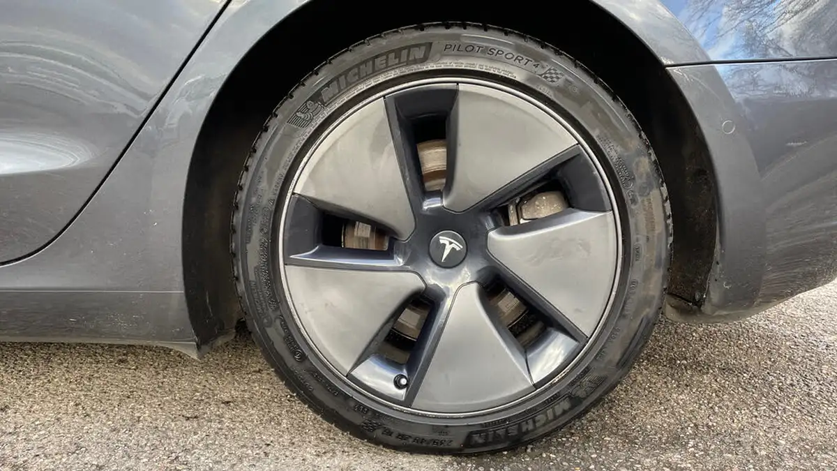 2021-tesla-model-3-e-long-range-4x4-big-17