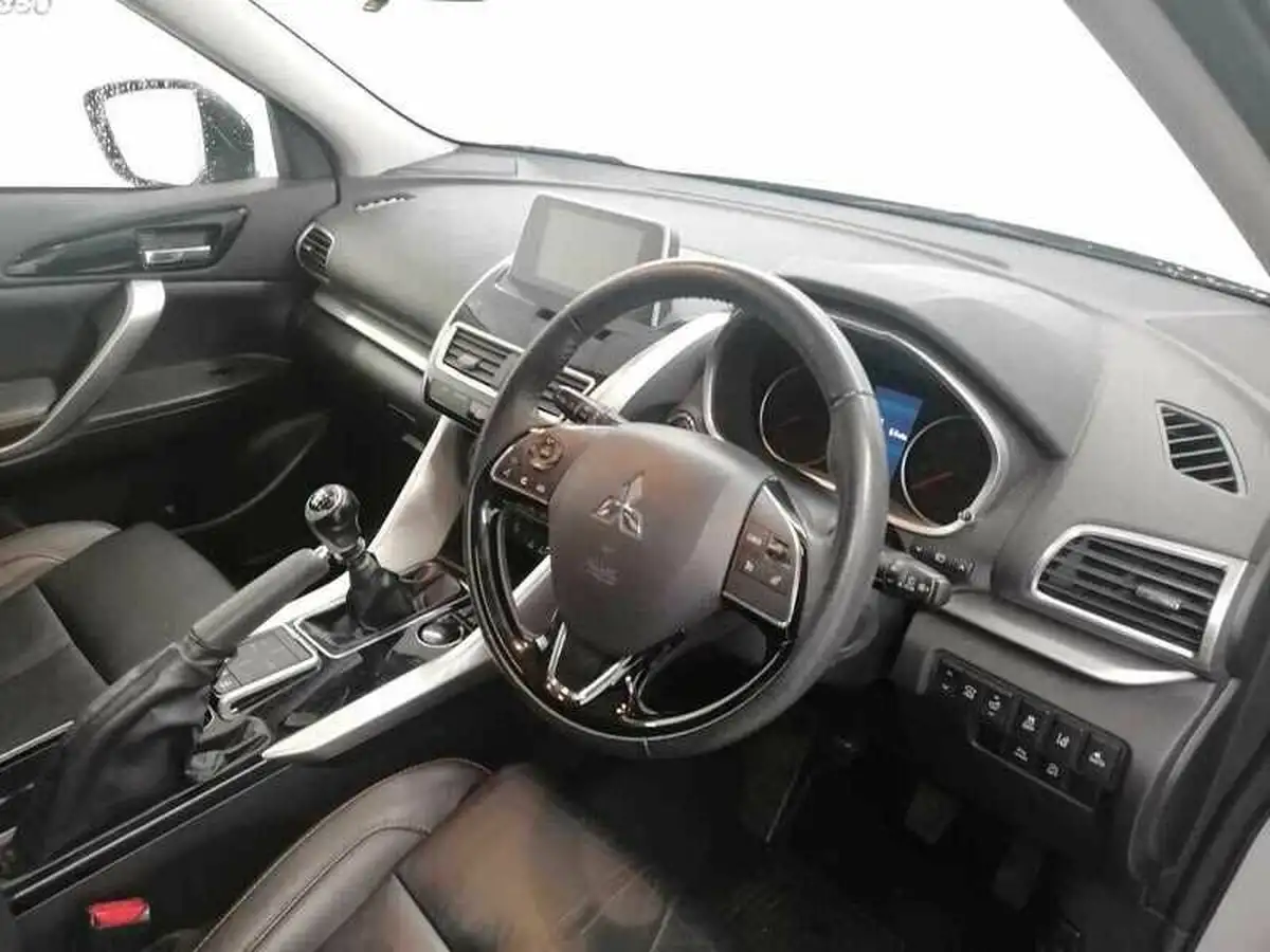2018-mitsubishi-eclipse-cross-15-4-big-10