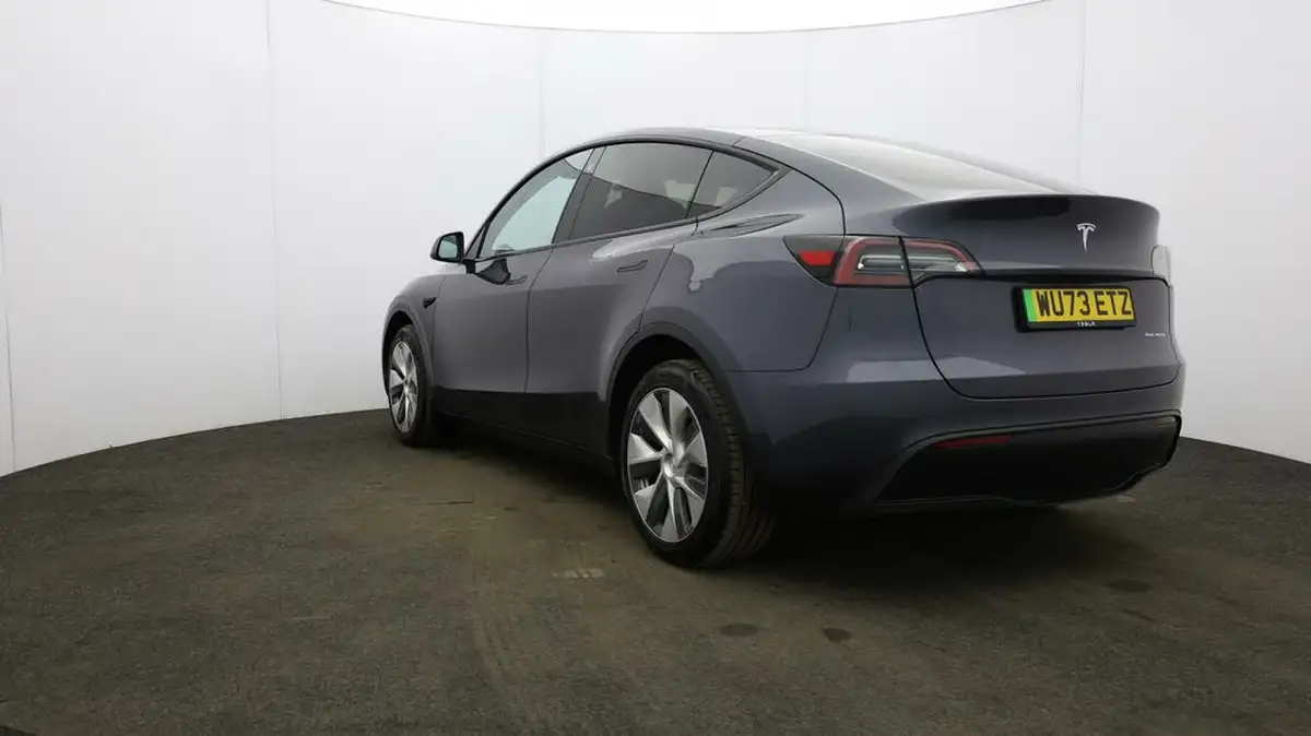 2023-tesla-model-y-e-long-range-big-36