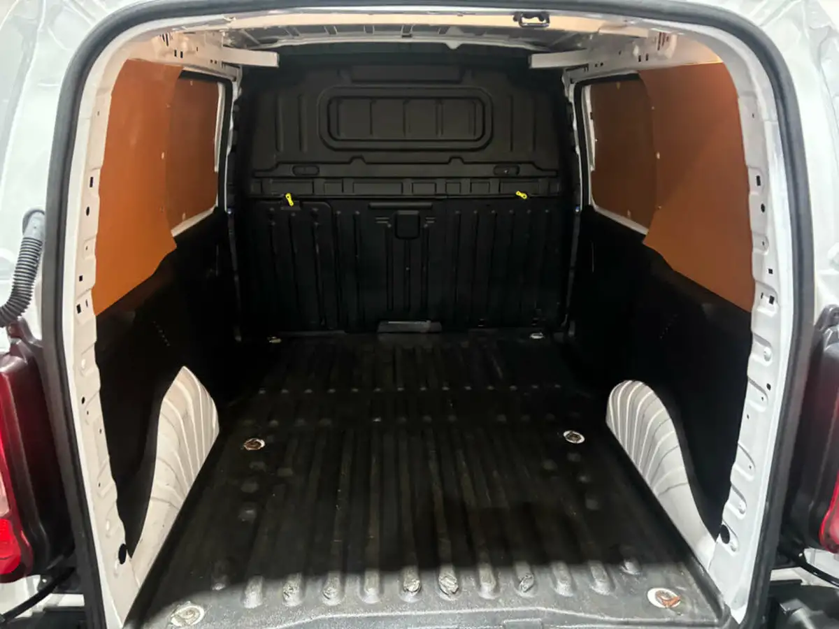 2023-toyota-proace-city-15d-icon-l1-big-32