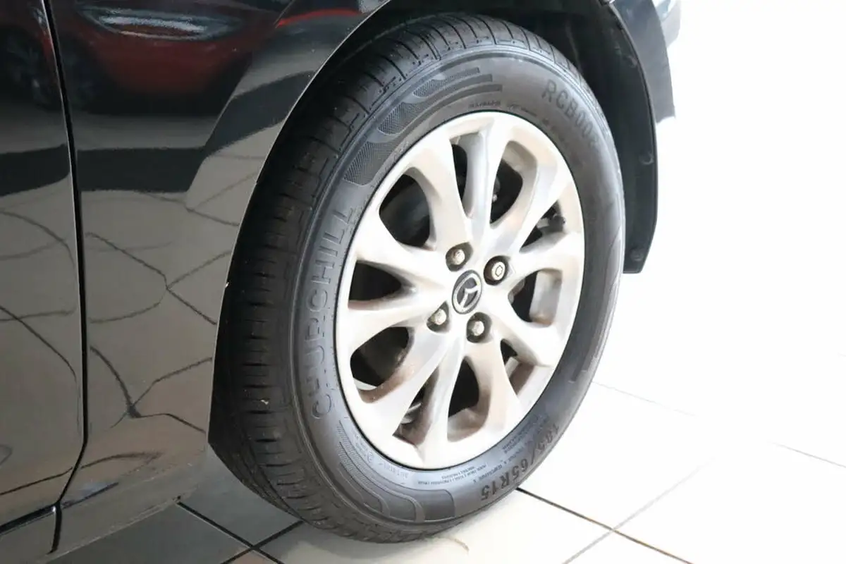 2019-mazda-mazda2-15-se-big-76