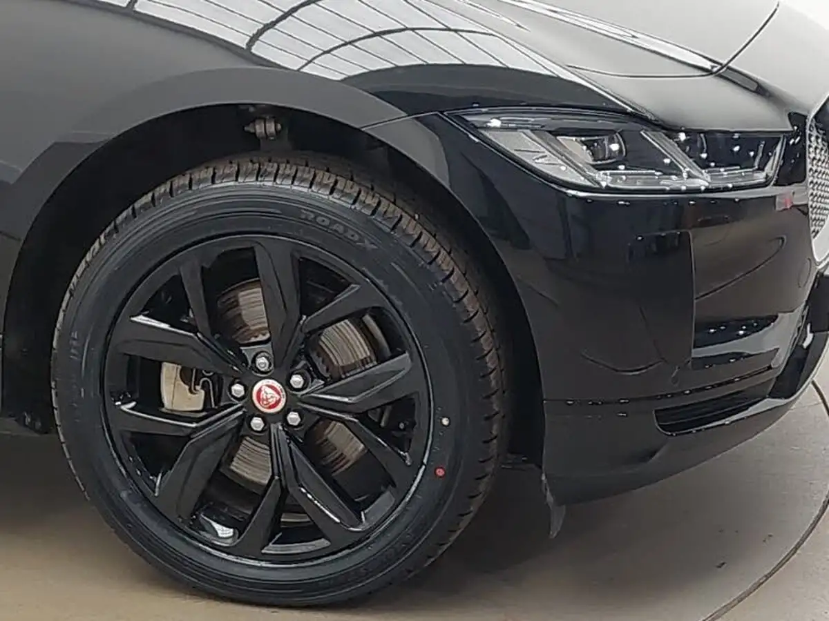2021-jaguar-i-pace-ev400-black-big-8