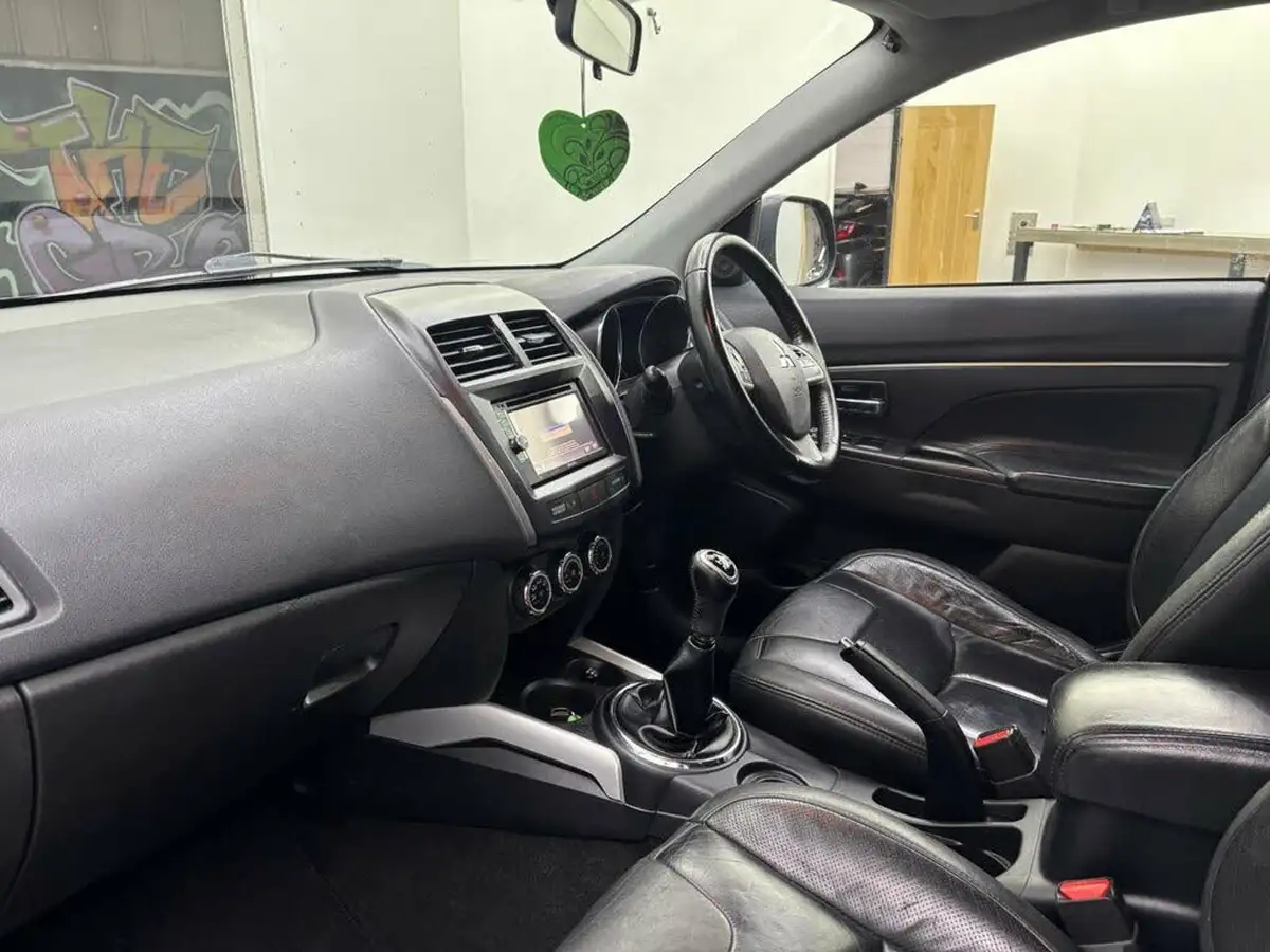 2013-mitsubishi-asx-16-4-big-11