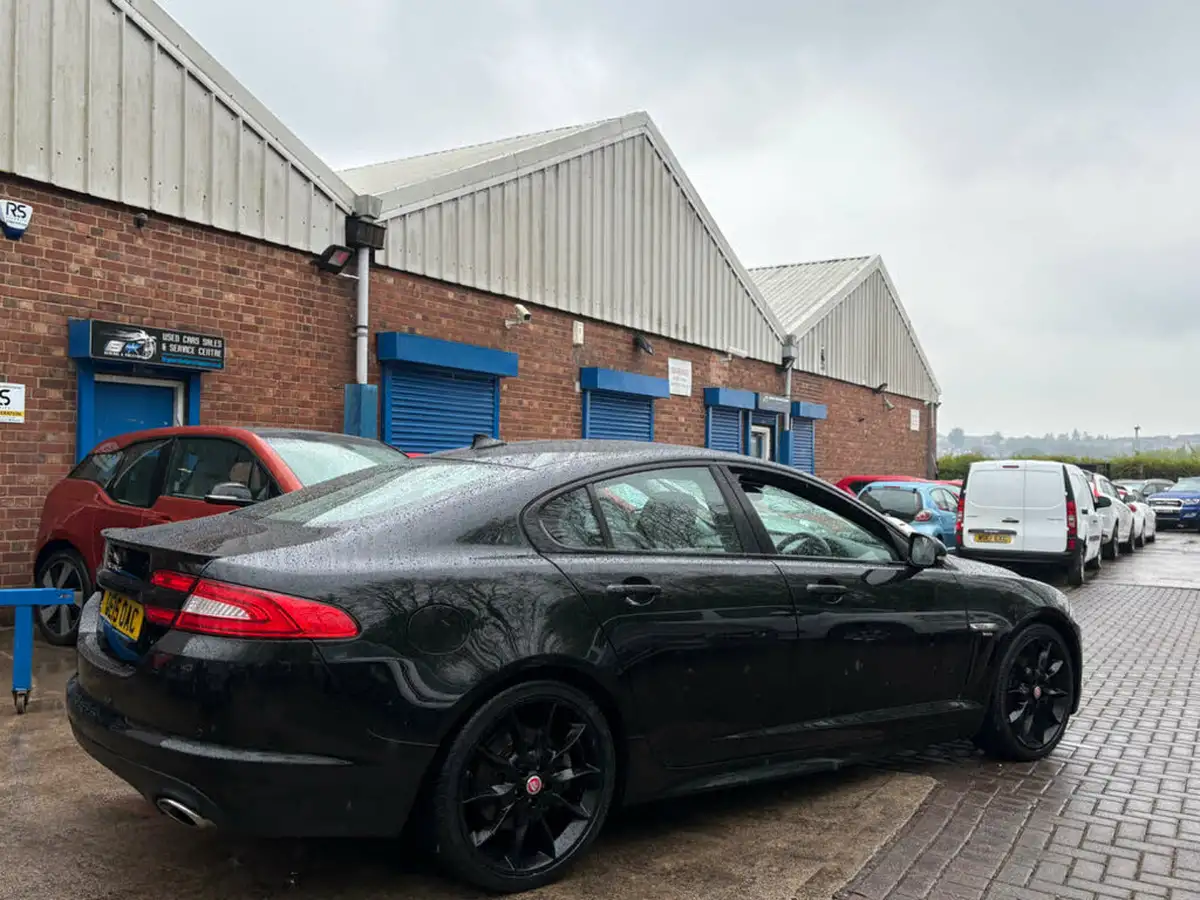 2015-jaguar-xf-22td-r-sport-black-saloon-4d-big-20