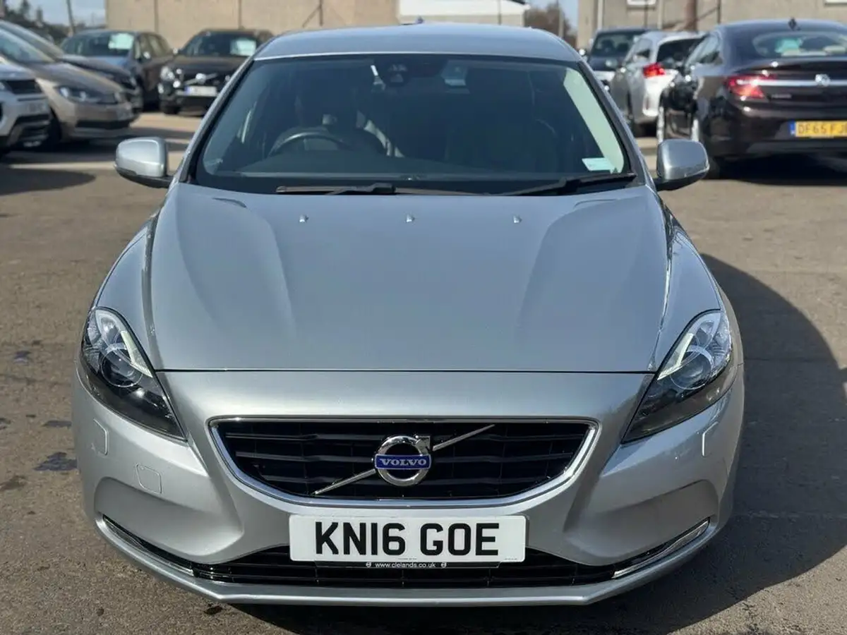 2016-volvo-v40-20td-d2-se-lux-nav-geartronic-big-1