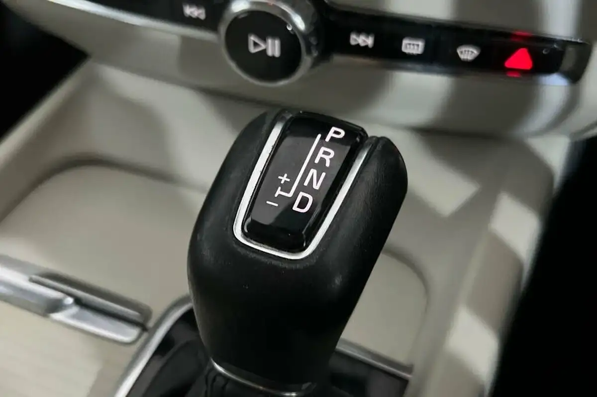 2019-volvo-v60-20-t5-cross-country-plus-big-31
