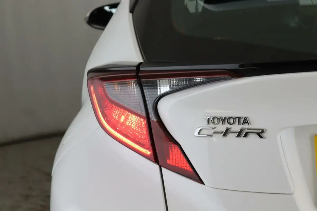 2021-toyota-c-hr-18-vvt-i-icon-big-9
