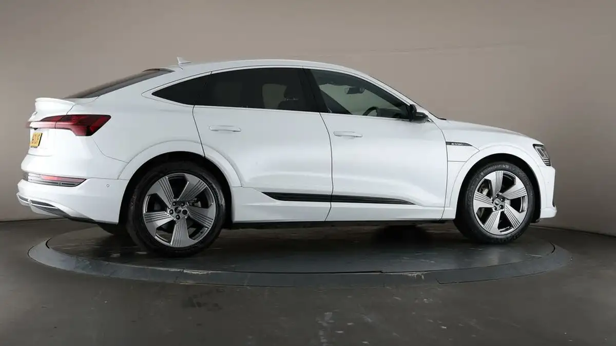 2021-audi-e-tron-55e-s-line-sportback-big-58
