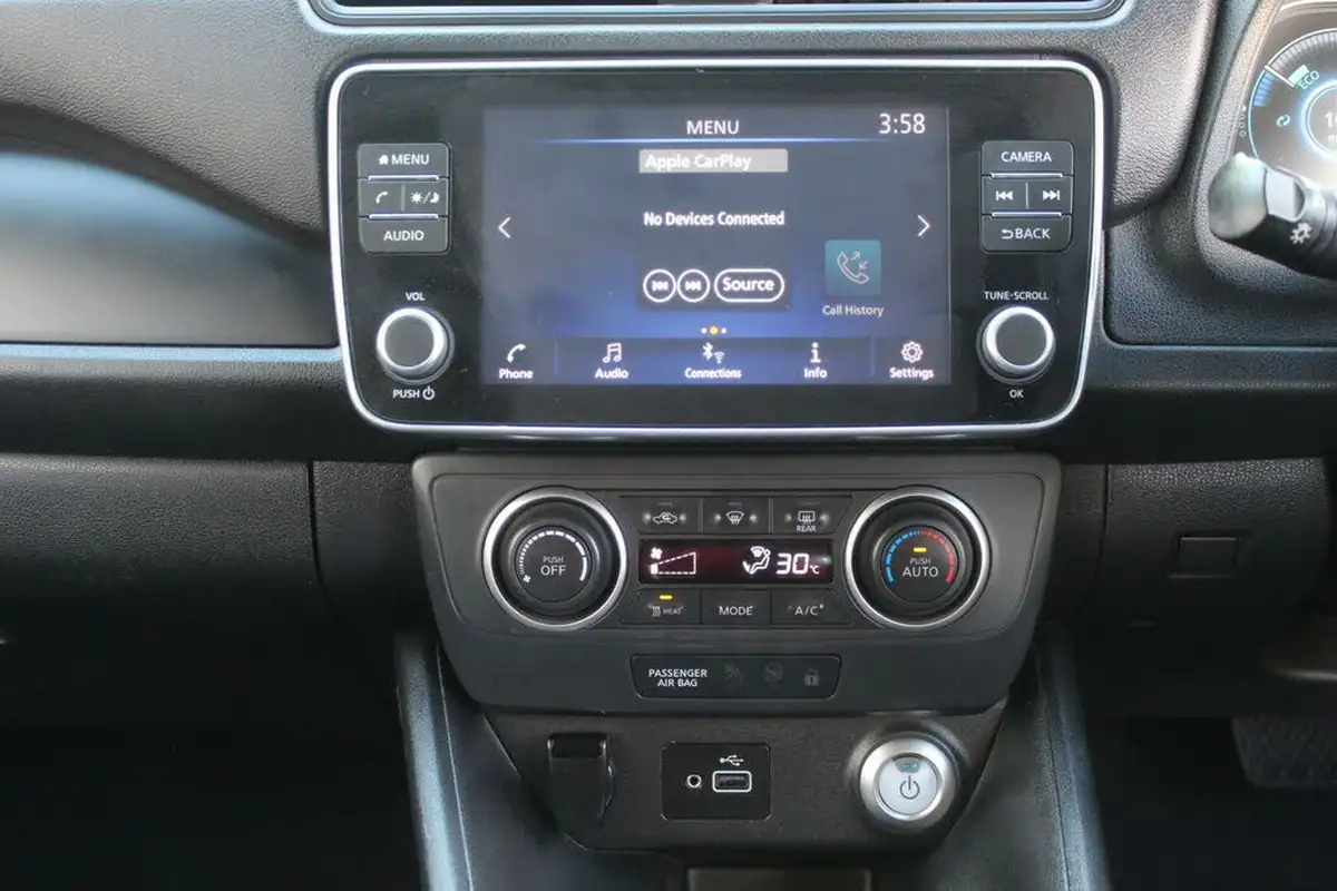 2021-nissan-leaf-e-acenta-big-17