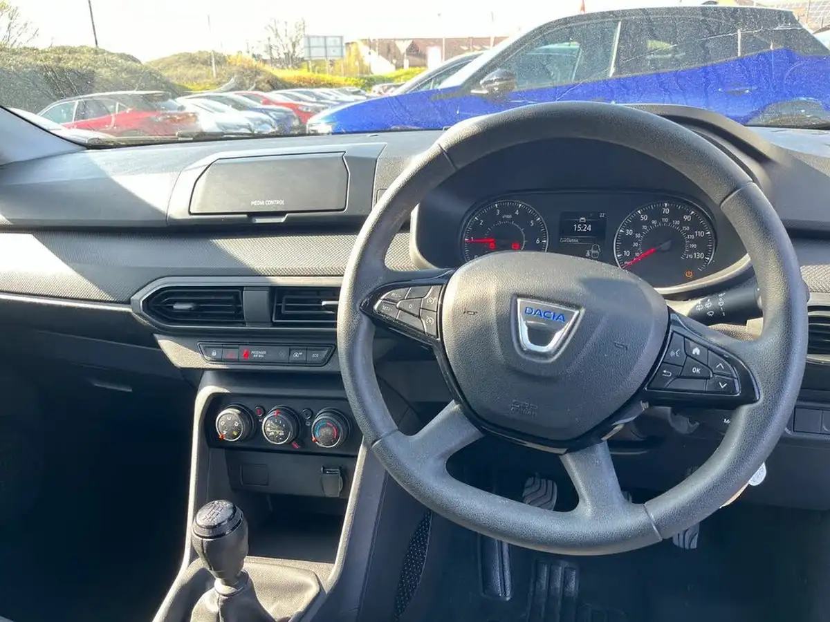 2022-dacia-sandero-10-tce-essential-90bhp-big-16