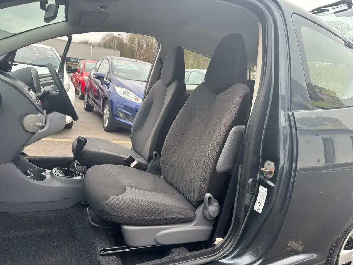 2009-toyota-aygo-10-aygo-3d-big-23