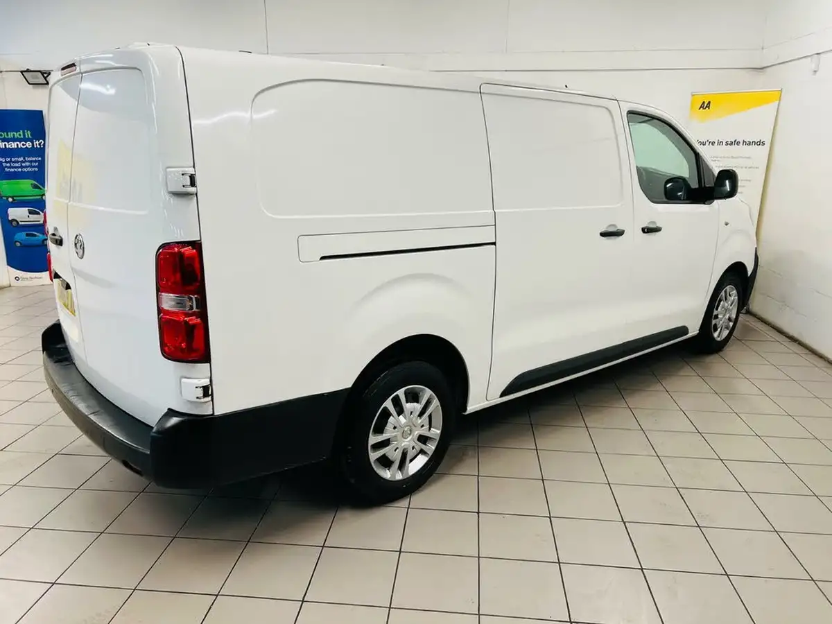 2019-vauxhall-vivaro-15td-2900-l2h1-dynamic-big-10