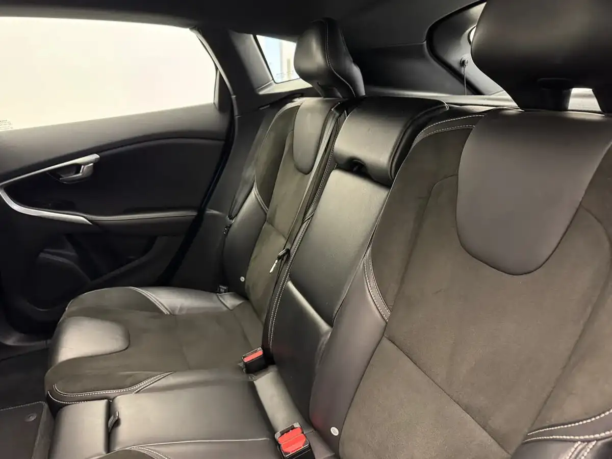 2017-volvo-v40-20td-d4-r-design-nav-plus-big-13